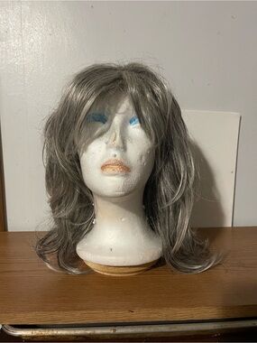 Gabor Silver Gray Layered Wig with Soft Waves